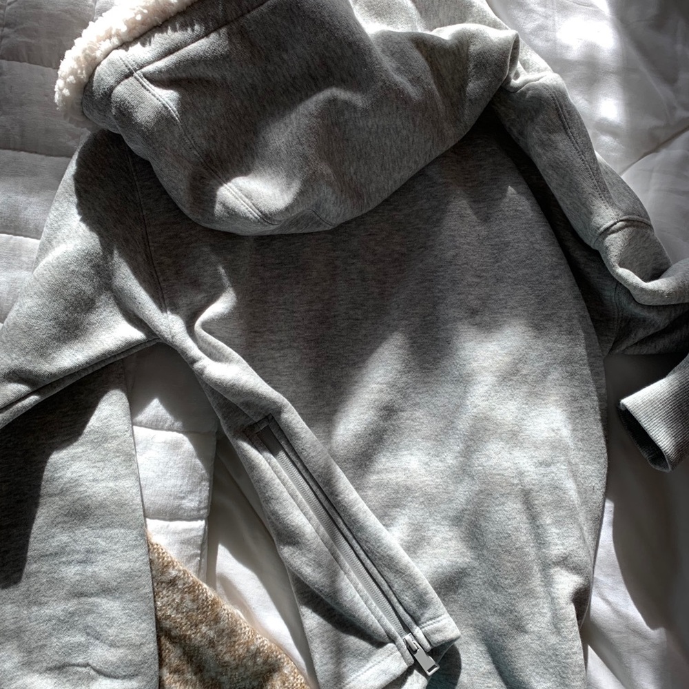 COZY SHERPA LINED HOODIE 🖤 - Picture 4 of 4